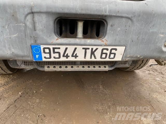 Renault Kerax 380 덤프 트럭