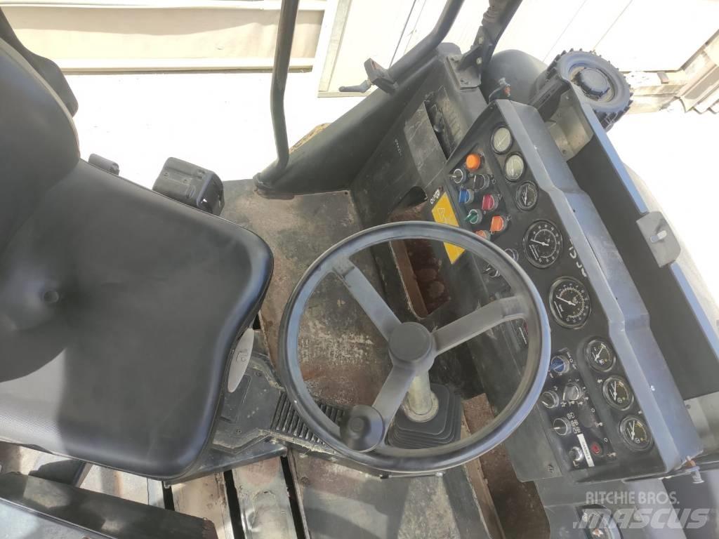 Dynapac CC 232 HF 트윈 드럼 롤러