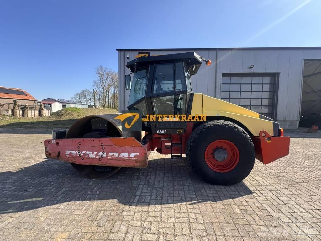 Dynapac CA 302 D 싱글 드럼 롤러