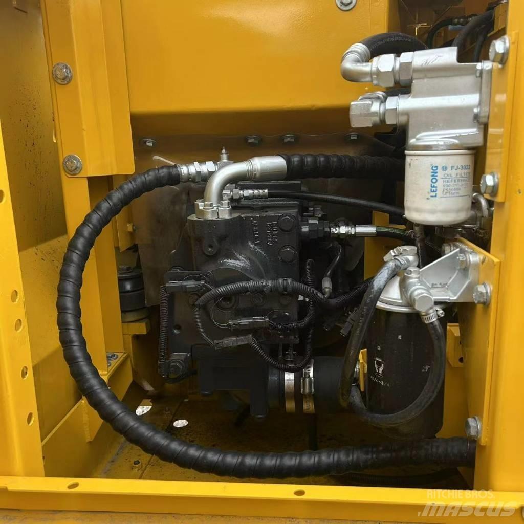 Komatsu 130-7 대형 굴삭기 29톤 이상