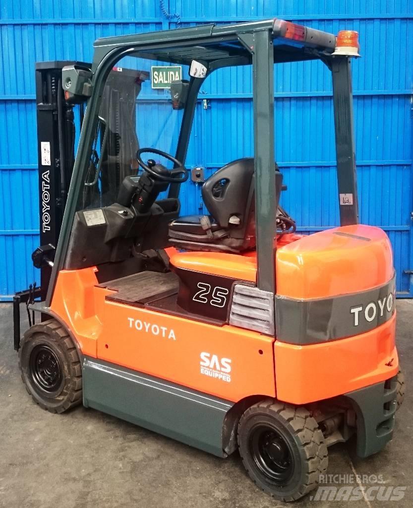 Toyota 7 FBMF 25 전동 지게차
