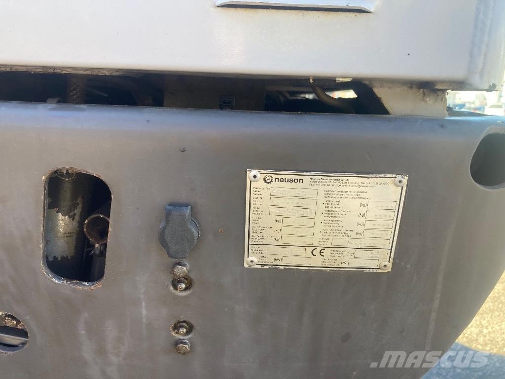 Neuson 8003 RD 중형굴삭기 7톤-28톤