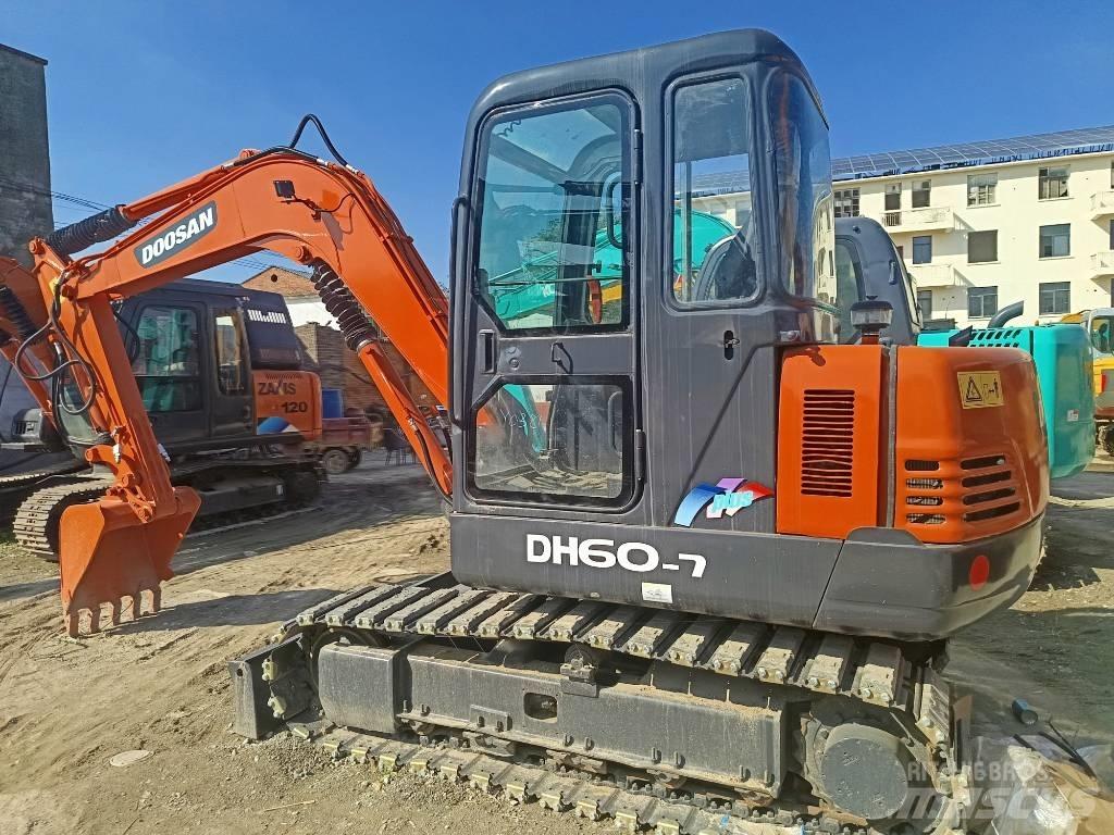 Doosan DH 60-7 소형 굴삭기 7톤 미만