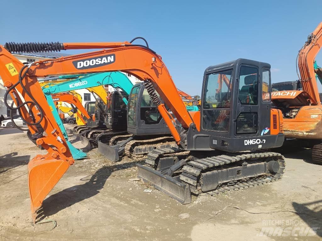 Doosan DH 60-7 소형 굴삭기 7톤 미만