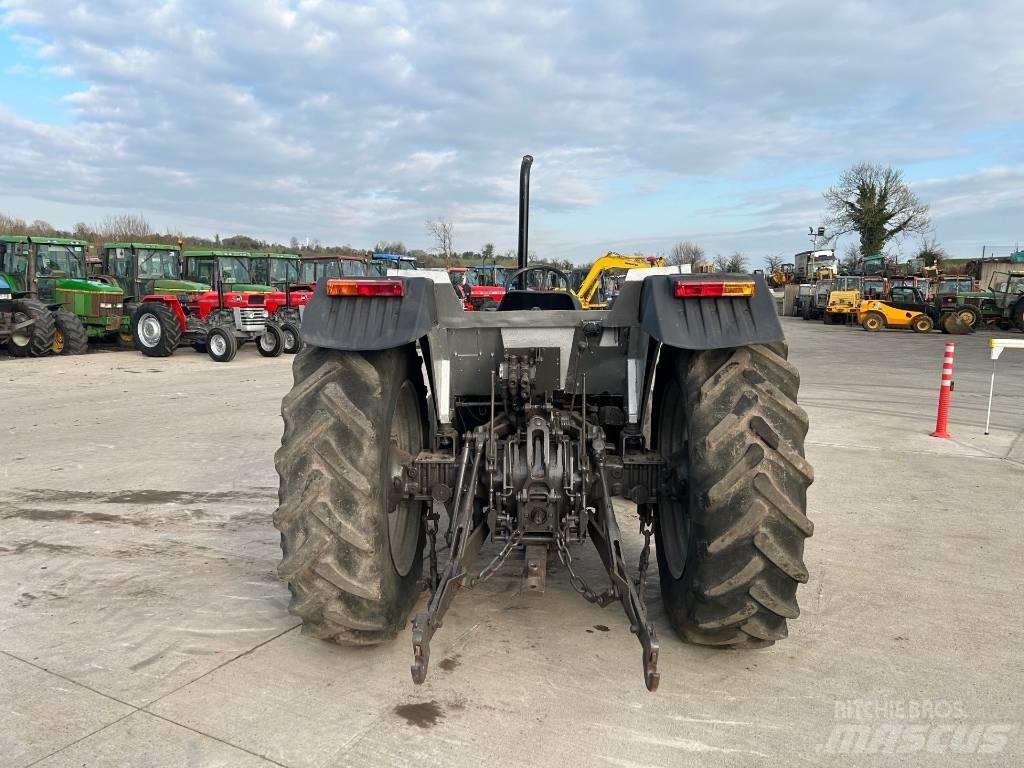 Massey Ferguson 375 트랙터