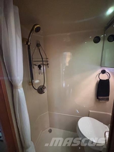  Cruisers Yachts 3870 작업선, 바지선 및 너벅선