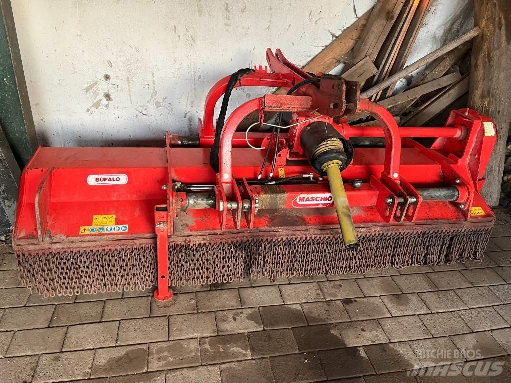 Maschio Bufalo 280 목장 제초기 및 토퍼