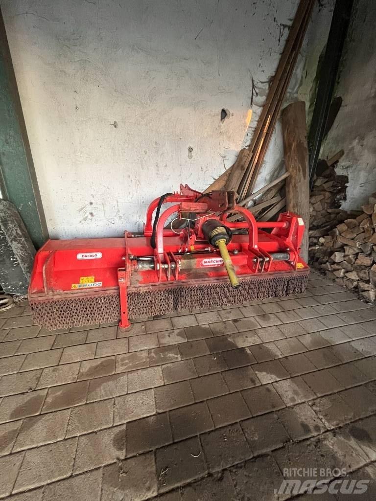 Maschio Bufalo 280 목장 제초기 및 토퍼