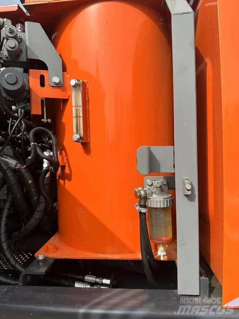 Hitachi 130 대형 굴삭기 29톤 이상