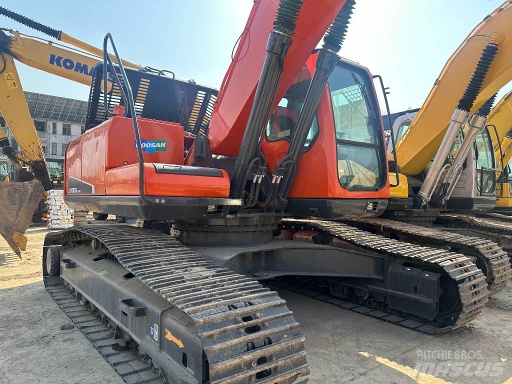 Doosan DX 300 대형 굴삭기 29톤 이상