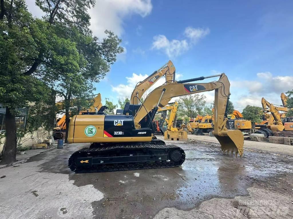 CAT 323 D 대형 굴삭기 29톤 이상
