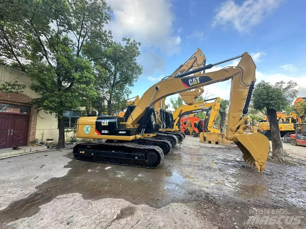 CAT 323 D 대형 굴삭기 29톤 이상