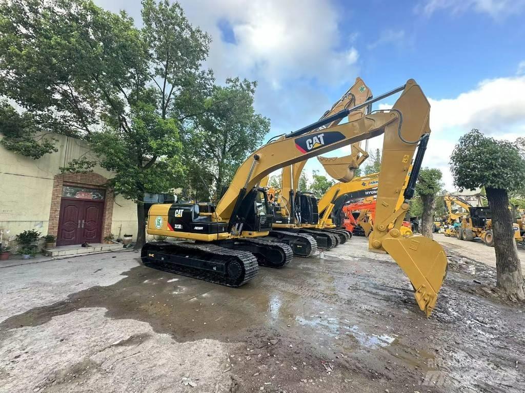 CAT 323 D 대형 굴삭기 29톤 이상