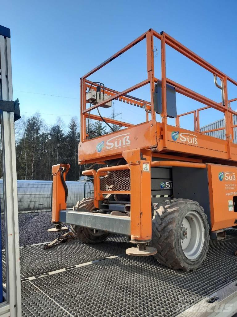 SkyJack SJ 6826 RT 가위형 리프트