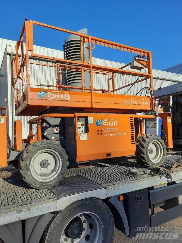 SkyJack SJ 6826 RT 가위형 리프트