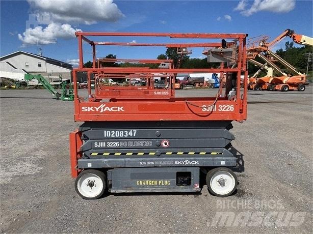 SkyJack SJ III 3226 가위형 리프트