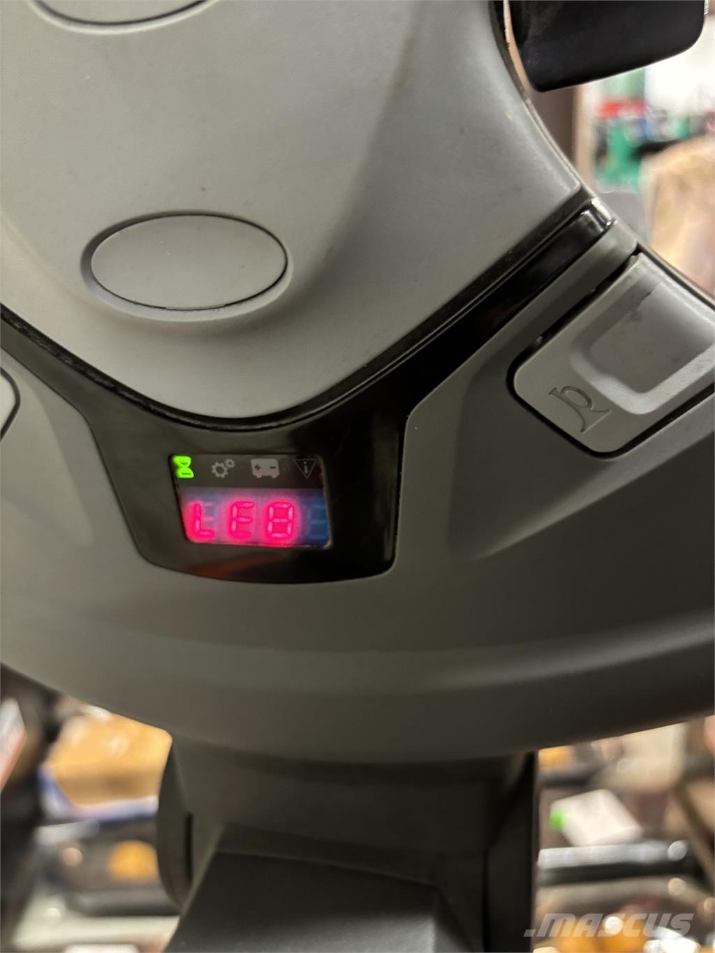 Toyota SWE120 보행식 리치 지게차