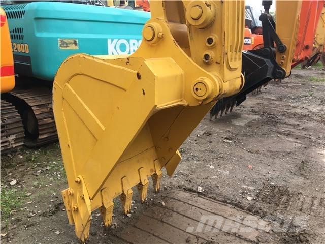 Komatsu PC 200 대형 굴삭기 29톤 이상