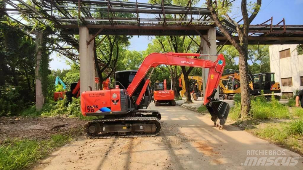 Hitachi ZX 70 중형굴삭기 7톤-28톤