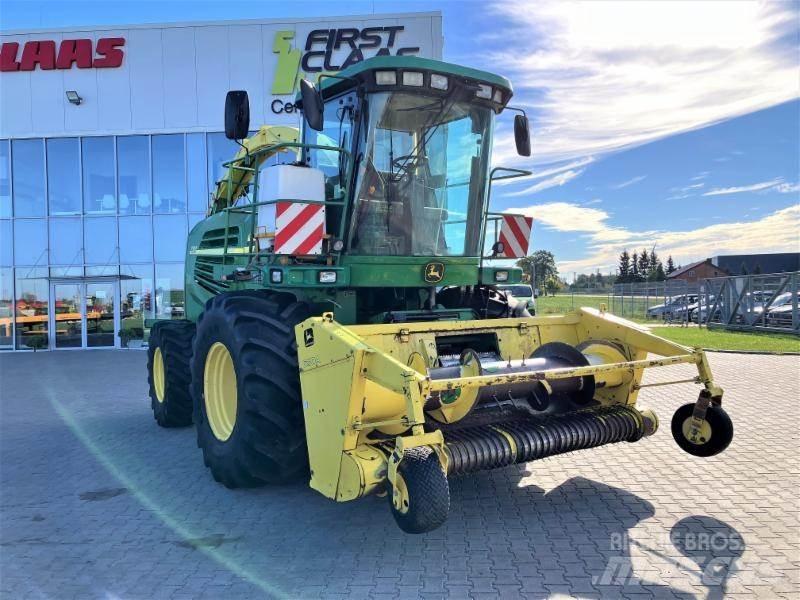 John Deere 7300 자동 초지기계
