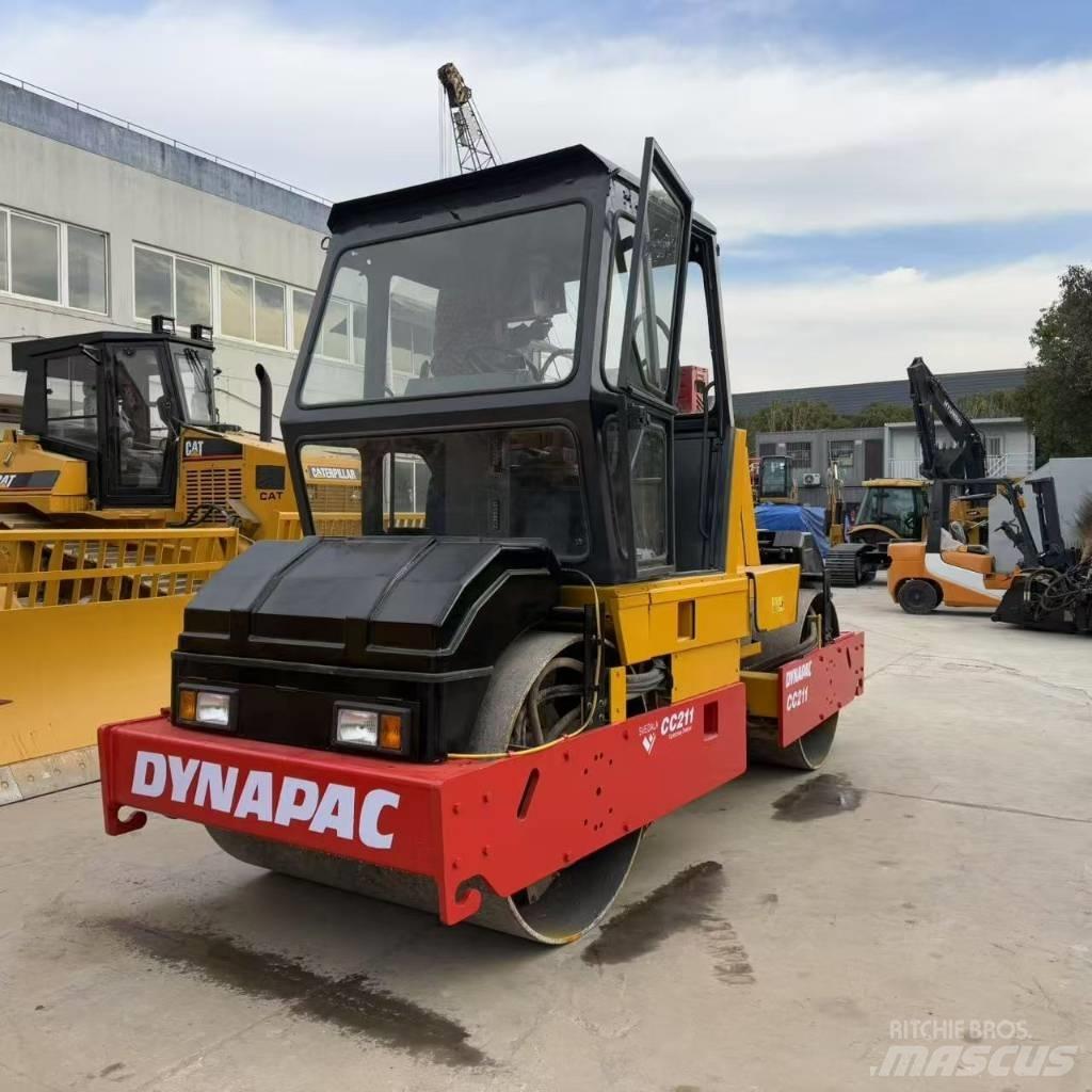 Dynapac CC 211 트윈 드럼 롤러