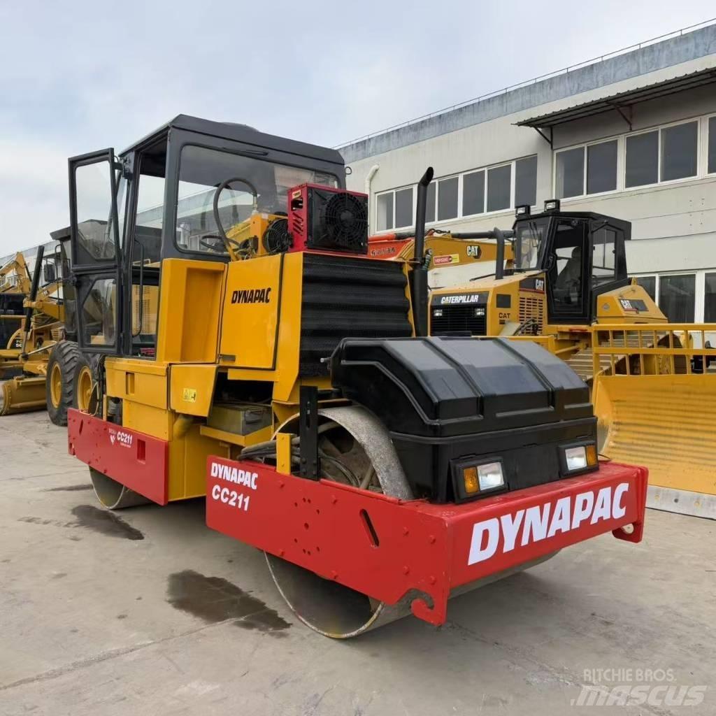 Dynapac CC 211 트윈 드럼 롤러