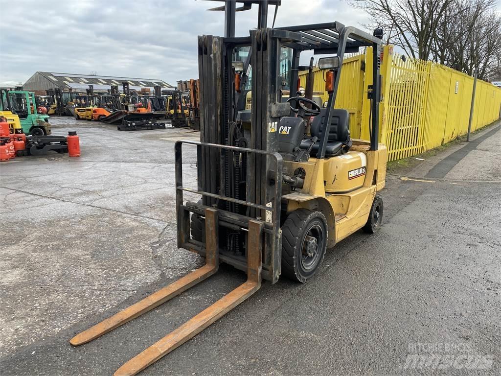 CAT DP25K 디젤 지게차