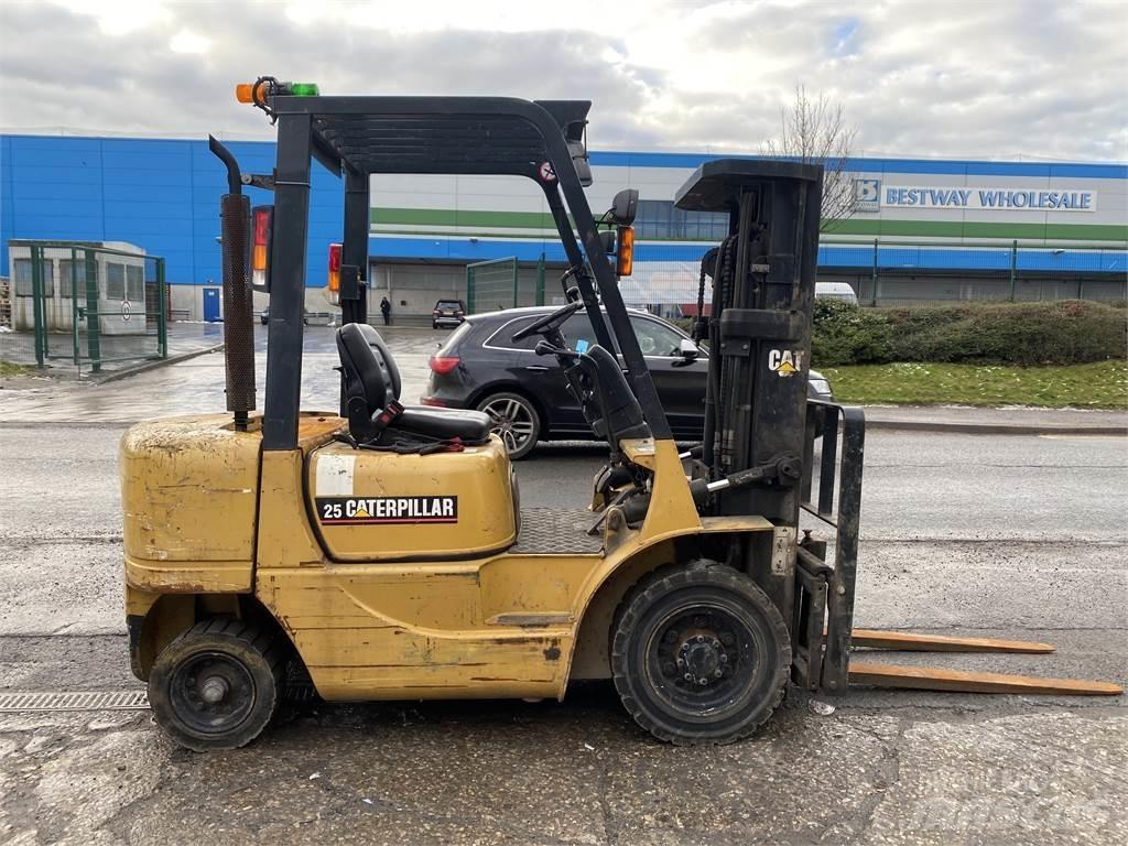 CAT DP25K 디젤 지게차