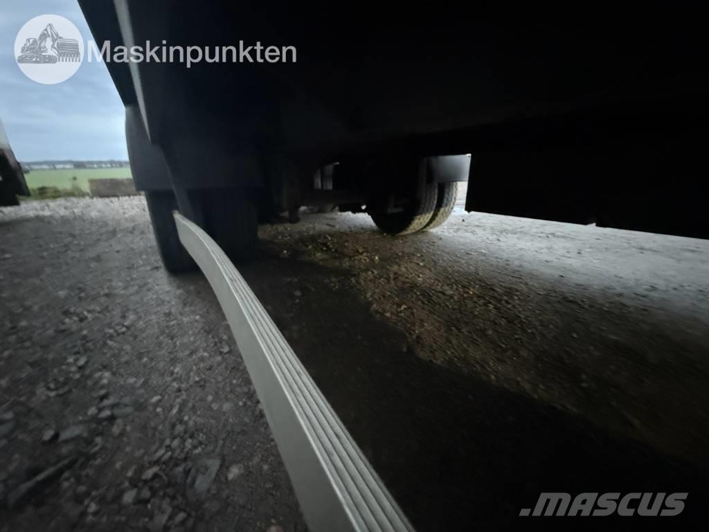 Ekeri S8-D 박스 바디 트레일러