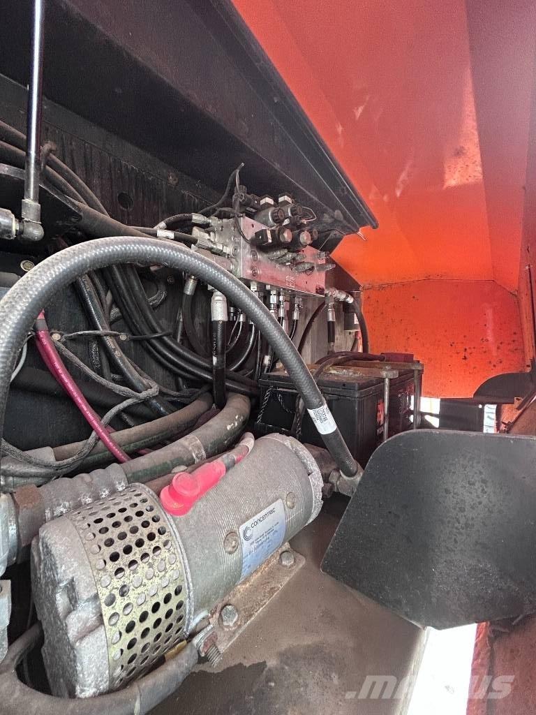 JLG 1500 SJ 견인식 전동이동 리프트