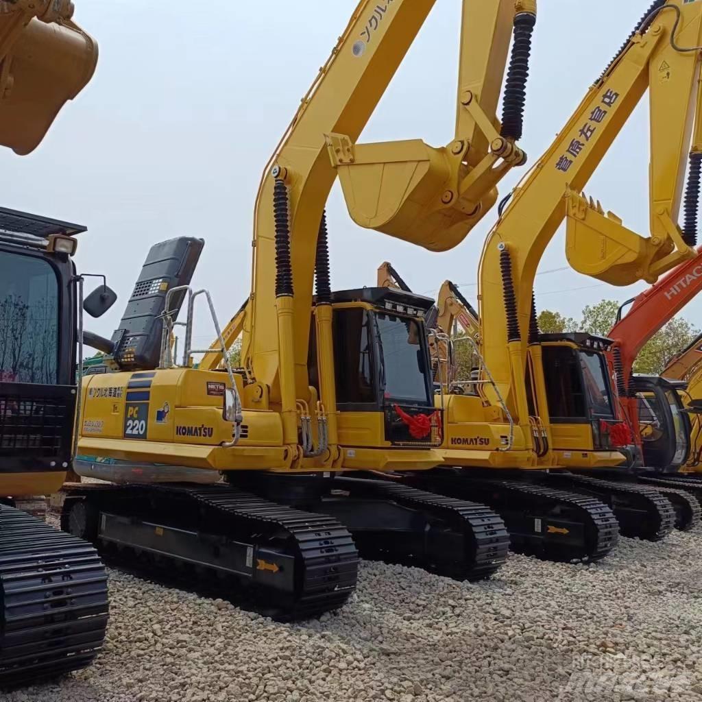 Komatsu PC 220 대형 굴삭기 29톤 이상