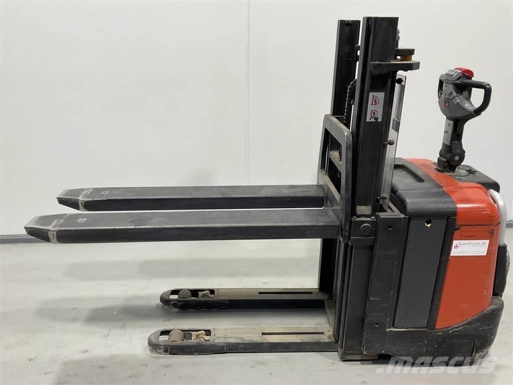 BT SPE125L 보행식 리치 지게차