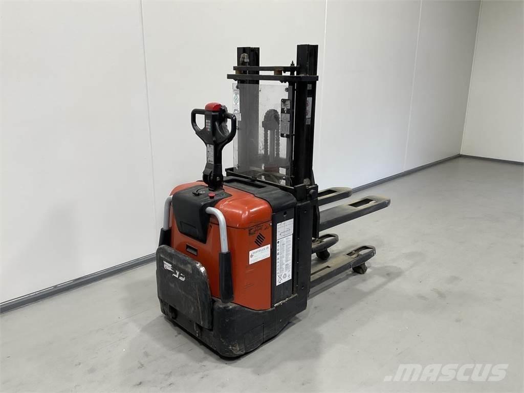 BT SPE125L 보행식 리치 지게차