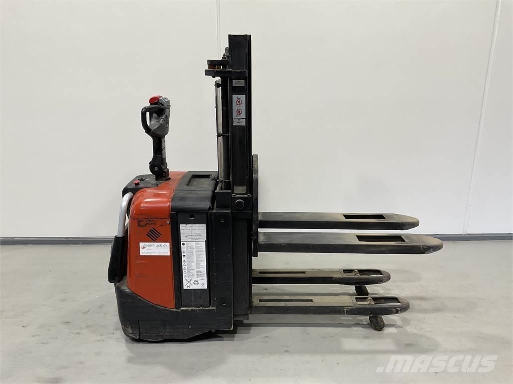 BT SPE125L 보행식 리치 지게차