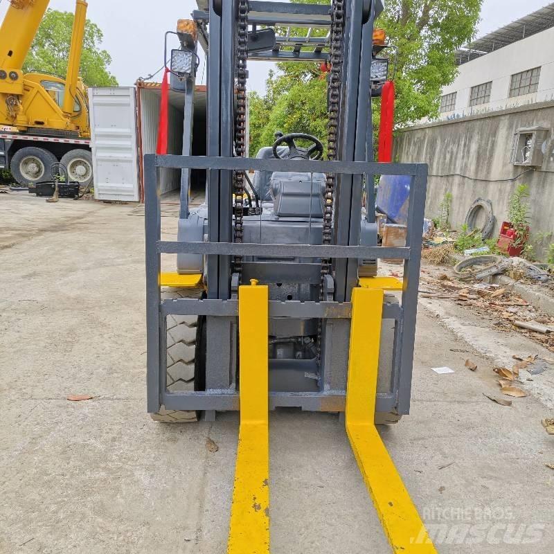 Komatsu 30 디젤 지게차