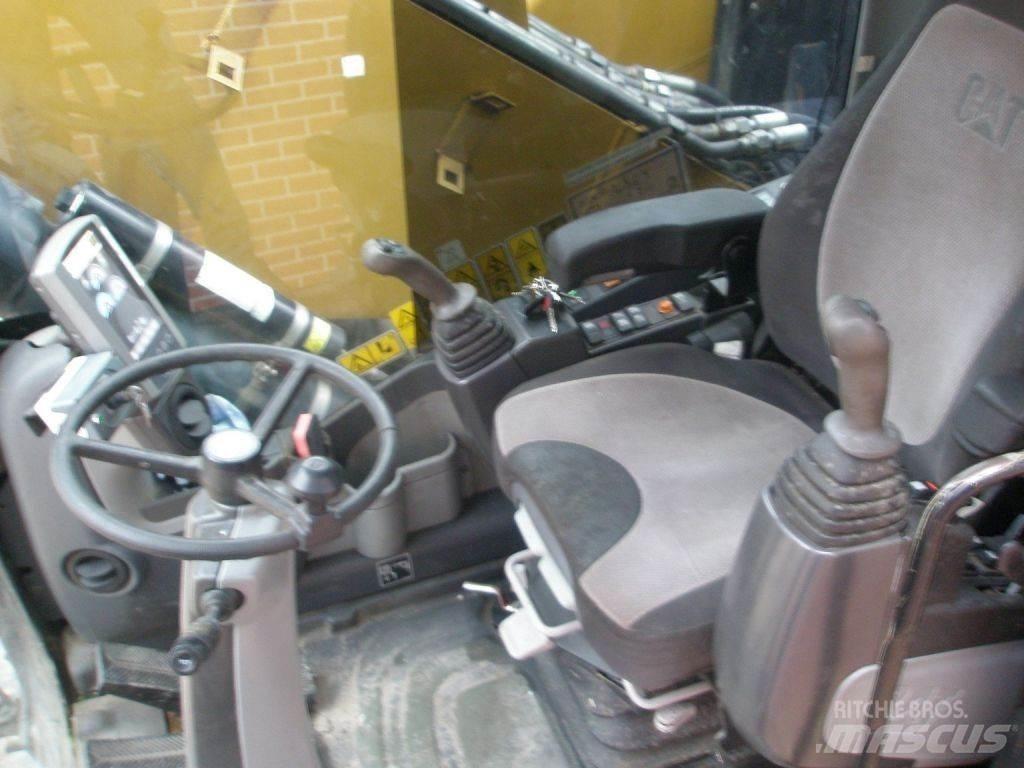 CAT M318D  휠 굴삭기