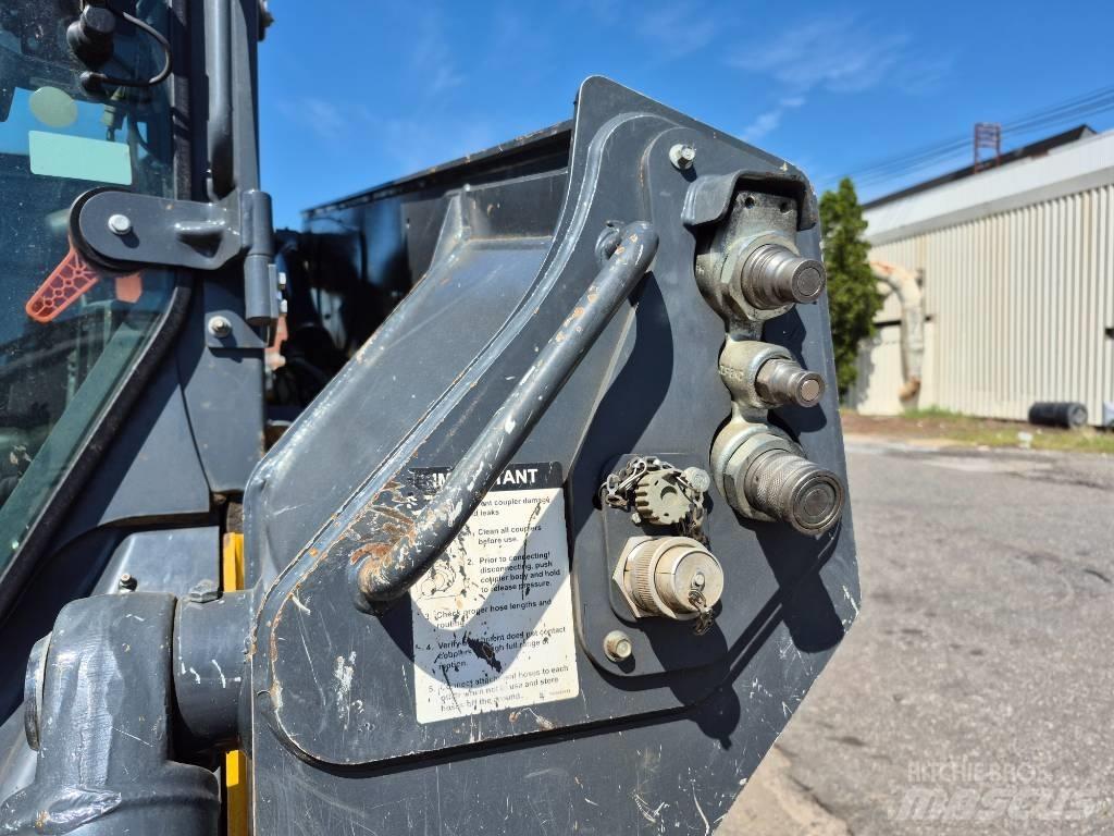 John Deere 331G  스키드로더