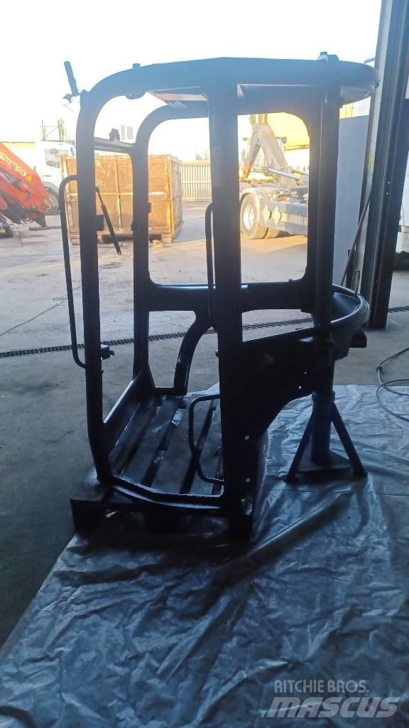 Yanmar Vio 45 캐빈 및 인테리어
