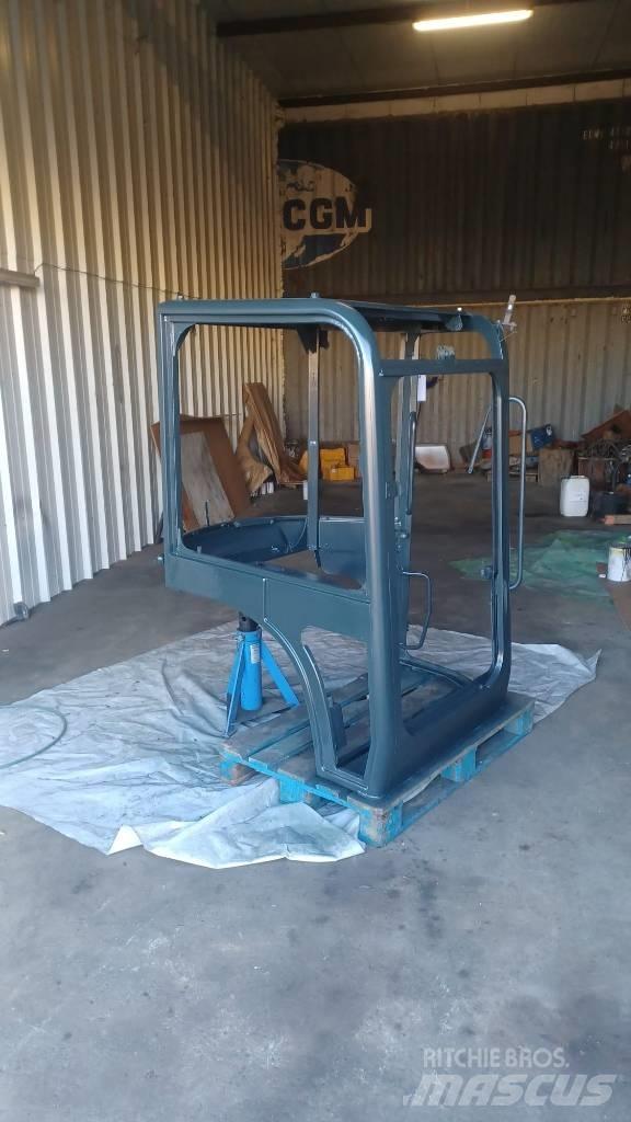 Yanmar Vio 45 캐빈 및 인테리어