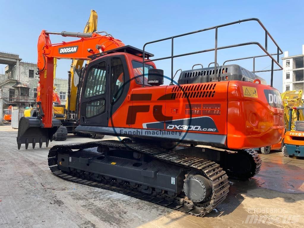 Doosan DX 300 대형 굴삭기 29톤 이상