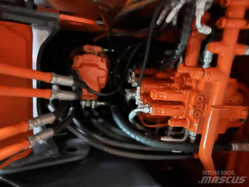 Hitachi ZX 70 소형 굴삭기 7톤 미만