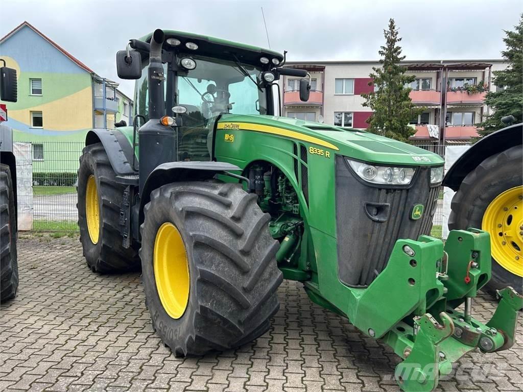 John Deere 8335R 트랙터