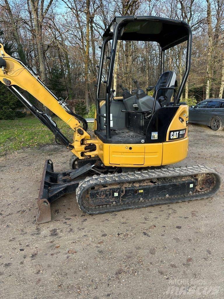 CAT 303.5 E CR 소형 굴삭기 7톤 미만