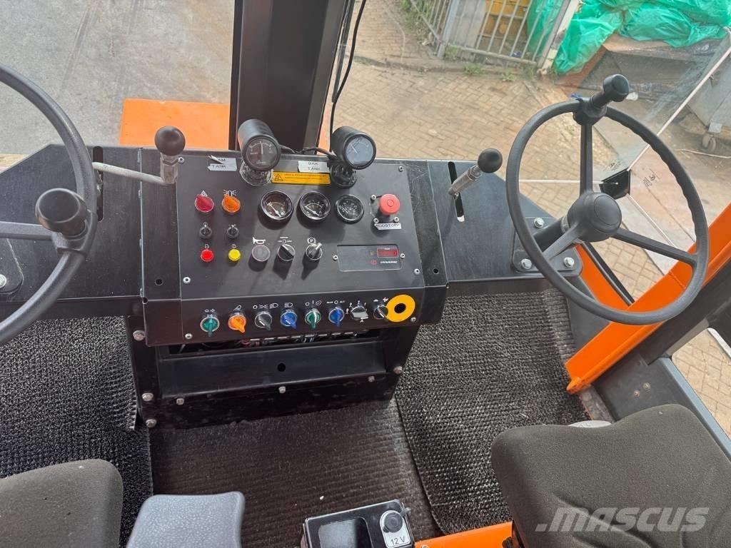 Dynapac CS 142 트윈 드럼 롤러