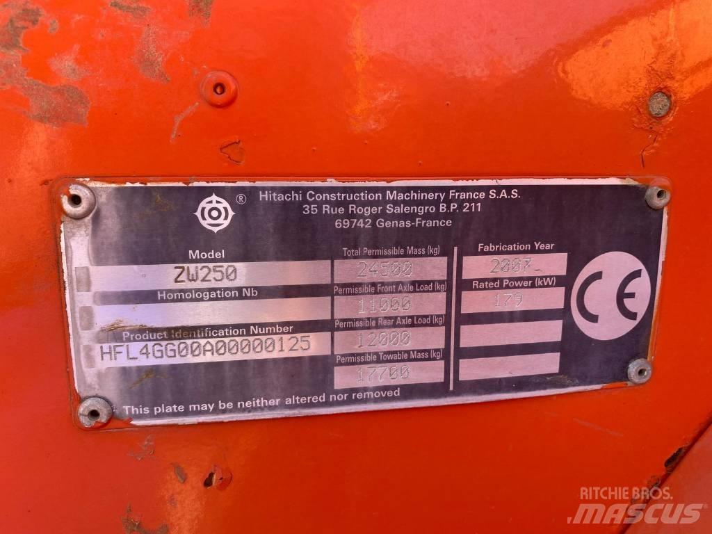 Hitachi ZW 250  휠로우더