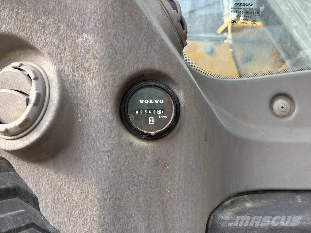 Volvo ECR 235 EL 대형 굴삭기 29톤 이상