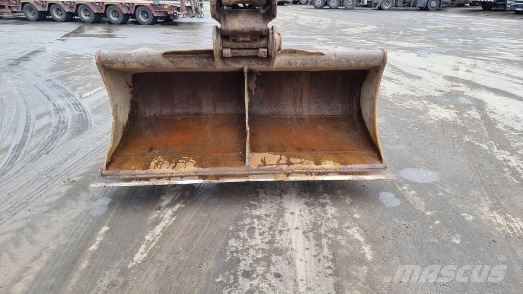 JCB 220 XL 대형 굴삭기 29톤 이상