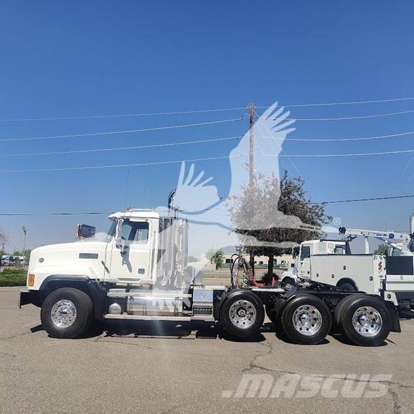 Mack CL733 트랙터 유닛