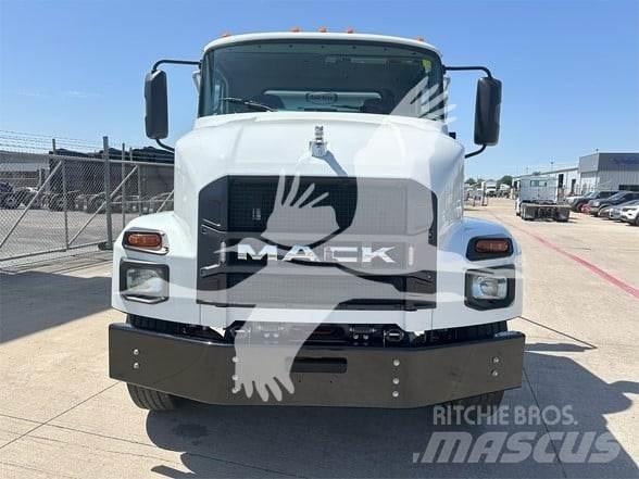 Mack MD6 폐기물 수거 트럭