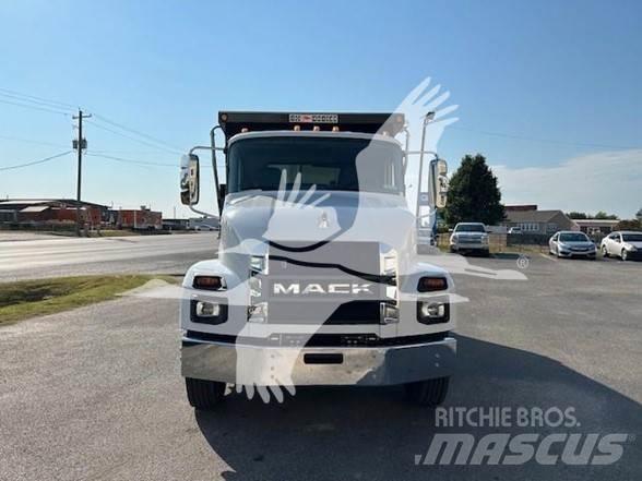 Mack MD6 덤프 트럭